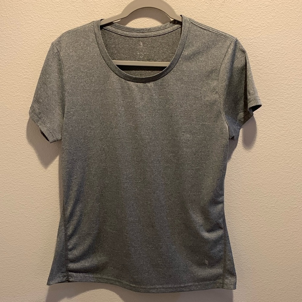 Icyzone Womens top in a gray shirt sleeve. Base layer. Size M/Poly95%/Spandex 5%